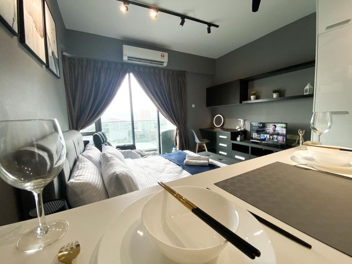 Lily & Loft - The Grand Sofo, Petaling Jaya Apartamento Exterior foto